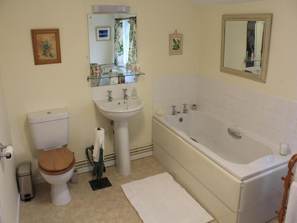 Church Farmhouse B & B Kennett Szoba fotó